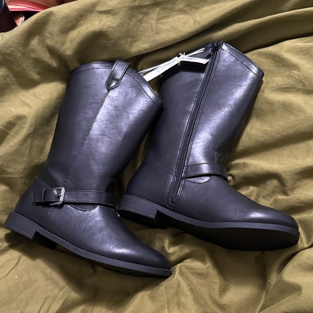 Brand New, Black Girls Boots
